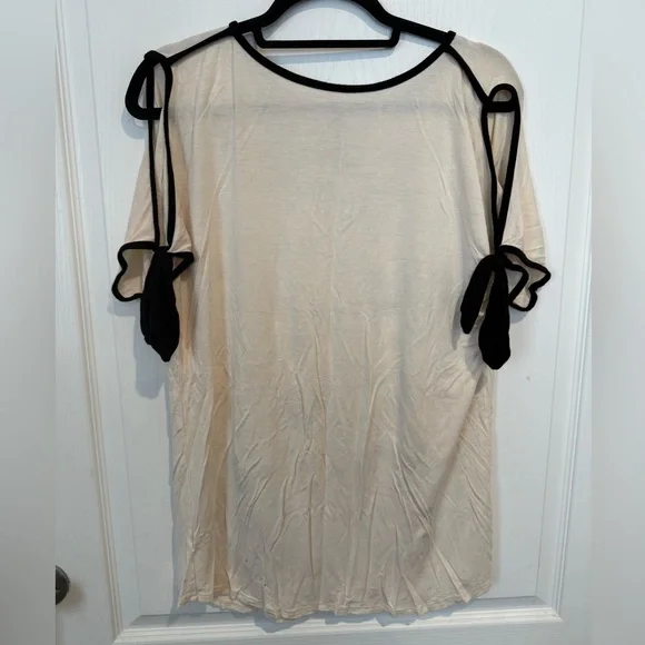 Disney Black and Cream Patterned Women's Tee - Picture 3 of 4